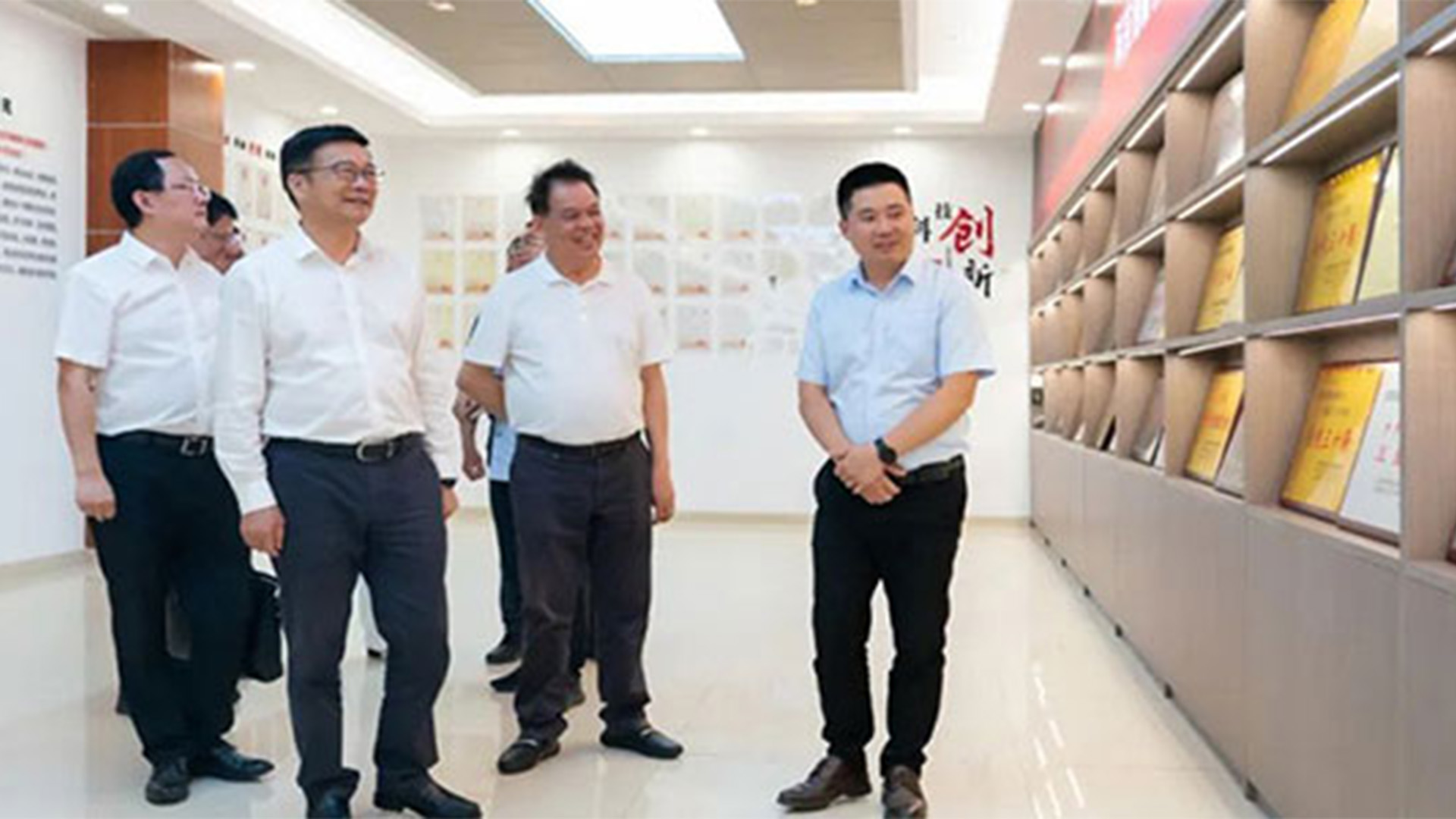 溫州灣新區(qū)黨工委書記、管委會主任周一富走訪浙江石化閥門有限公司